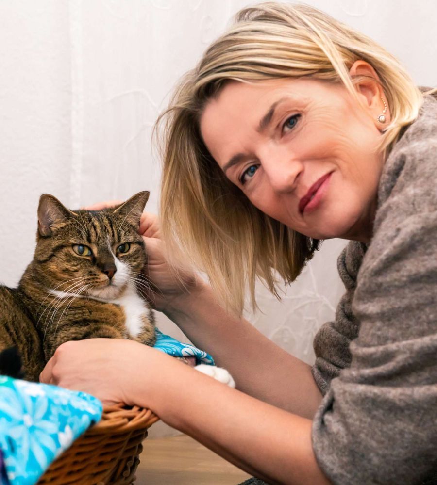 Tierkommunikatorin Conny mit Katze Mara